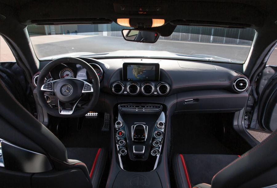 Торпедо Mercedes-AMG GT S Edition 1 (C190) 2015 года  (NA) (фото 21 из 24)